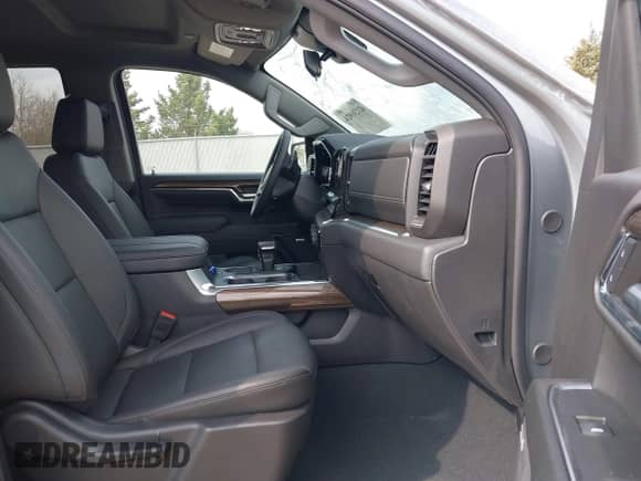 2024 Chevrolet Silverado 1500 LT Trail Boss z VIN 3GCUDFED3RG430280, wystawiony jako IAAI lot #42136924 z przebiegiem 2 261 mil mil oraz . Historia ofert i sprzedaży dostępna na DreamBid. Obrazek 5.