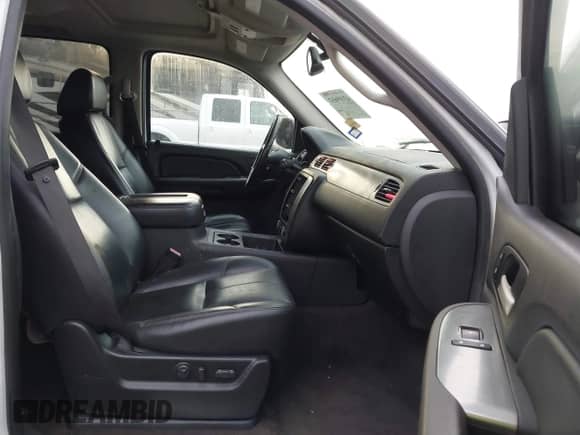 2007 Chevrolet Tahoe LTZ z VIN 1GNFK13037R417213, wystawiony jako IAAI lot #43109653 z przebiegiem 190 212 mil mil oraz . Historia ofert i sprzedaży dostępna na DreamBid. Obrazek 5.