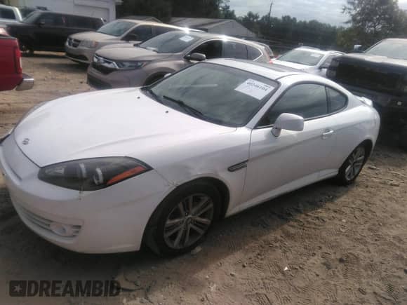 2008 Hyundai Tiburon GS с VIN KMHHM66DX8U279932, выставлен на аукционе IAAI как лот 40246104 с пробегом 183 099 миль миль и . История ставок и продаж доступна на DreamBid. Изображение 2.