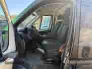 2014 Ram ProMaster Cargo z VIN 3C6URVHG4EE122713, wystawiony jako Copart lot #58614375 z przebiegiem 304 967 mil mil oraz Czysty tytuł • Clean title. Historia ofert i sprzedaży dostępna na DreamBid. Obrazek 5.