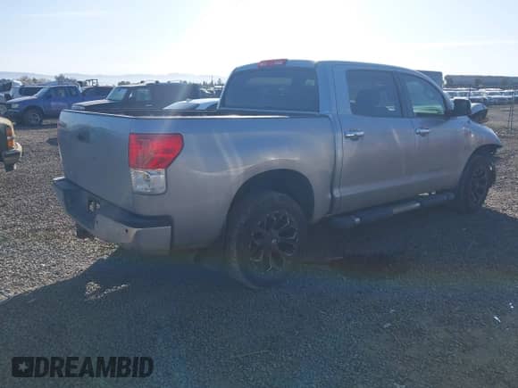 2010 Toyota Tundra Limited z VIN 5TFHY5F19AX138833, wystawiony jako IAAI lot #42047252 z przebiegiem 173 765 mil mil oraz . Historia ofert i sprzedaży dostępna na DreamBid. Obrazek 4.