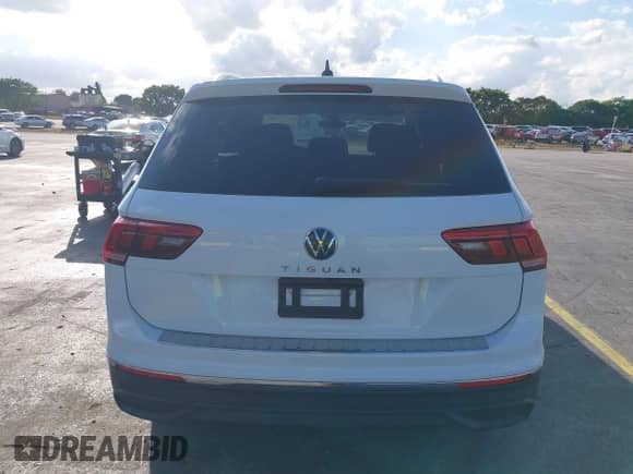 2024 Volkswagen Tiguan Wolfsburg Edition с VIN 3VV6B7AX8RM214044, выставлен на аукционе IAAI как лот 41676715 с пробегом 2 167 миль миль и . История ставок и продаж доступна на DreamBid. Изображение 17.