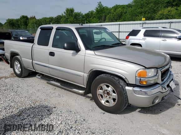 2005 GMC Sierra 1500 SLE z VIN 1GTEC19TX5Z358273, wystawiony jako Copart lot #56837975 z przebiegiem 111 223 mil mil oraz Szkoda całkowita • Salvage title. Historia ofert i sprzedaży dostępna na DreamBid. Obrazek 4.