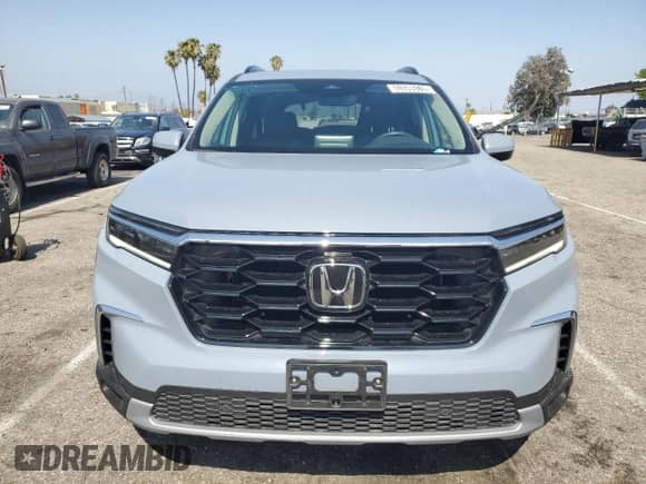 2024 Honda Pilot Touring с VIN 5FNYG2H70RB015527, выставлен на аукционе Copart как лот 59353985 с пробегом 21 461 миль миль и Списание • Salvage title. История ставок и продаж доступна на DreamBid. Изображение 5.