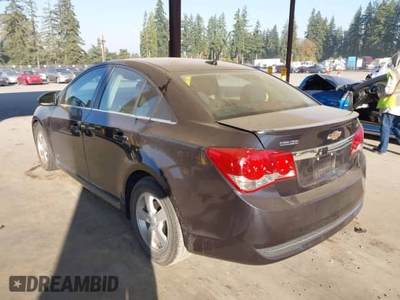 2014 Chevrolet Cruze 1LT z VIN 1G1PC5SB7E7473340, wystawiony jako IAAI lot #43386925 z przebiegiem 84 905 mil mil oraz . Historia ofert i sprzedaży dostępna na DreamBid. Obrazek 3.