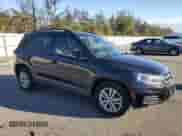 2017 Volkswagen Tiguan S с VIN WVGBV7AX0HK010926, выставлен на аукционе Copart как лот 82324955 с пробегом 126 280 миль миль и Списание • Salvage title. История ставок и продаж доступна на DreamBid. Изображение 4.