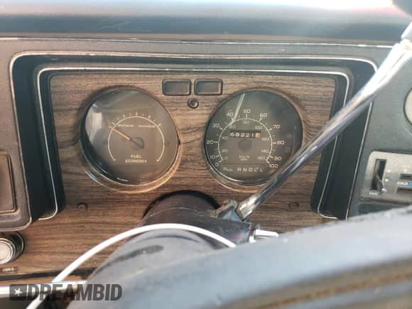 1977 Chevrolet Malibu с VIN 1C80D7Z504563, выставлен на аукционе Copart как лот 82671414 с пробегом 68 221 миль миль и Чистый • Clean title. История ставок и продаж доступна на DreamBid. Изображение 9.