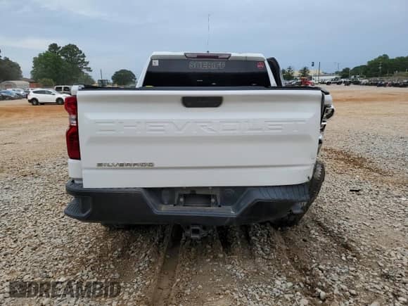 2019 Chevrolet Silverado 1500 Work Truck z VIN 1GCUYAEF7KZ378439, wystawiony jako Copart lot #56904415 z przebiegiem 144 466 mil mil oraz Szkoda całkowita • Salvage title. Historia ofert i sprzedaży dostępna na DreamBid. Obrazek 6.