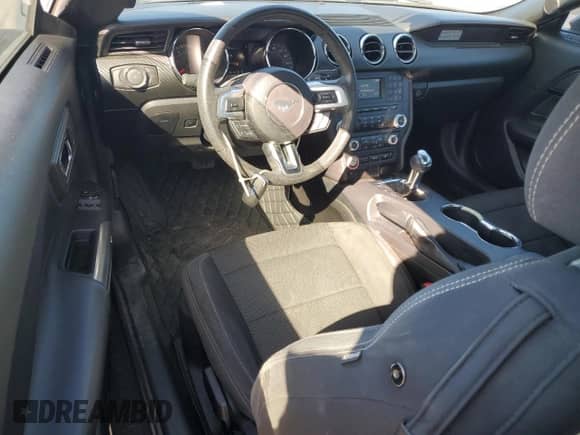 2016 Ford Mustang V6 z VIN 1FA6P8AM7G5317511, wystawiony jako Copart lot #85814985 z przebiegiem 75 101 mil mil oraz Szkoda całkowita • Salvage title. Historia ofert i sprzedaży dostępna na DreamBid. Obrazek 8.