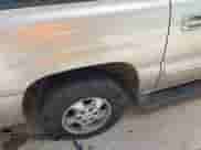 2003 Chevrolet Suburban LS z VIN 3GNEC16Z43G157689, wystawiony jako IAAI lot #42746658 z przebiegiem 291 612 mil mil oraz . Historia ofert i sprzedaży dostępna na DreamBid. Obrazek 12.