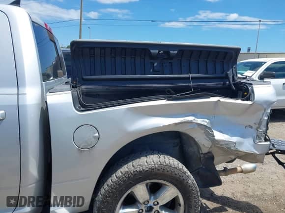 2016 Ram 1500 Lone Star z VIN 1C6RR6LT3GS145898, wystawiony jako IAAI lot #42258612 z przebiegiem 103 794 mil mil oraz . Historia ofert i sprzedaży dostępna na DreamBid. Obrazek 6.