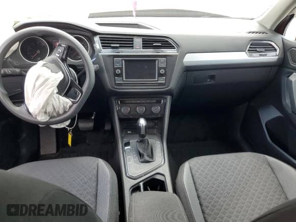 2019 Volkswagen Tiguan S с VIN 3VV1B7AXXKM054636, выставлен на аукционе Copart как лот 80556085 с пробегом 58 229 миль миль и Списание • Salvage title. История ставок и продаж доступна на DreamBid. Изображение 8.