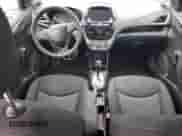 2021 Chevrolet Spark LS z VIN KL8CB6SA6MC738480, wystawiony jako Copart lot #69924775 z przebiegiem 70 669 mil mil oraz Szkoda całkowita • Salvage title. Historia ofert i sprzedaży dostępna na DreamBid. Obrazek 8.