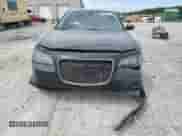 2020 Chrysler 300 Touring z VIN 2C3CCAAG9LH201048, wystawiony jako Copart lot #69853185 z przebiegiem 58 464 mil mil oraz Szkoda całkowita • Salvage title. Historia ofert i sprzedaży dostępna na DreamBid. Obrazek 5.
