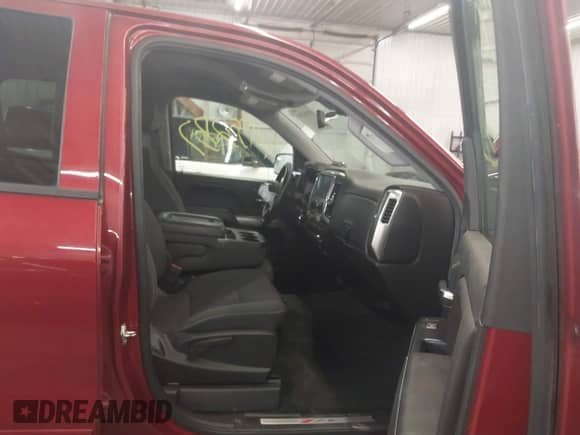 2018 Chevrolet Silverado 1500 LT с VIN 3GCUKREC8JG195961, выставлен на аукционе IAAI как лот 42955257 с пробегом Не указан миль и . История ставок и продаж доступна на DreamBid. Изображение 5.