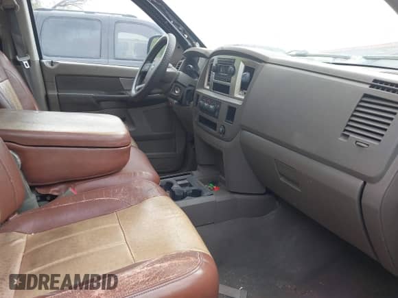 2007 Dodge 1500 SLT z VIN 3D7KR19D77G842727, wystawiony jako IAAI lot #41909108 z przebiegiem 202 619 mil mil oraz . Historia ofert i sprzedaży dostępna na DreamBid. Obrazek 5.