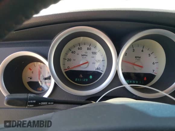 2005 Dodge Magnum SE with VIN 2D4FV48V55H158780, listed as a Copart auction lot 61124775 with 233,129 mi miles and Salvage title. Bid and sale history available at DreamBid. Image 9.