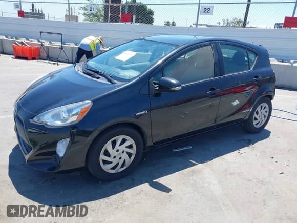 2015 Toyota Prius One z VIN JTDKDTB34F1093615, wystawiony jako IAAI lot #42850573 z przebiegiem 158 590 mil mil oraz . Historia ofert i sprzedaży dostępna na DreamBid. Obrazek 2.