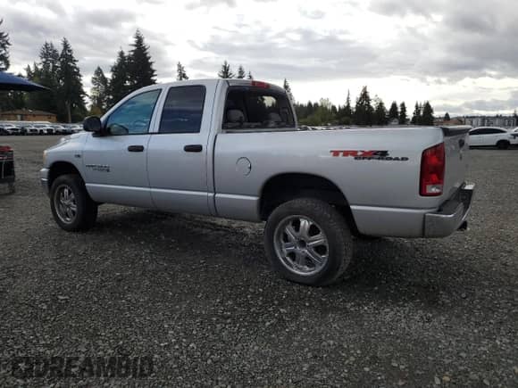 2006 Dodge 1500 SLT z VIN 1D7HU18216S568912, wystawiony jako Copart lot #84708025 z przebiegiem 219 595 mil mil oraz Czysty tytuł • Clean title. Historia ofert i sprzedaży dostępna na DreamBid. Obrazek 2.