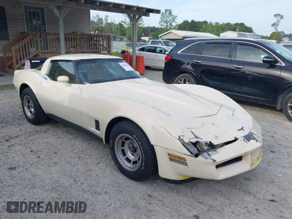 1981 Chevrolet Corvette с VIN 1G1AY8768BS424662, выставлен на аукционе IAAI как лот 41938600 с пробегом 14 026 миль миль и . История ставок и продаж доступна на DreamBid. Изображение 1.