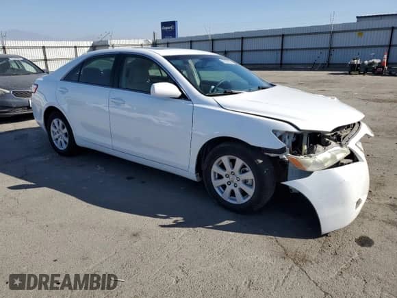 2007 Toyota Camry XLE z VIN 4T1BE46K67U630923, wystawiony jako Copart lot #82008635 z przebiegiem 89 494 mil mil oraz Szkoda całkowita • Salvage title. Historia ofert i sprzedaży dostępna na DreamBid. Obrazek 4.
