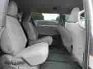 2017 Toyota Sienna LE z VIN 5TDJZ3DC8HS168638, wystawiony jako Copart lot #84475545 z przebiegiem 23 300 mil mil oraz Szkoda całkowita • Salvage title. Historia ofert i sprzedaży dostępna na DreamBid. Obrazek 11.