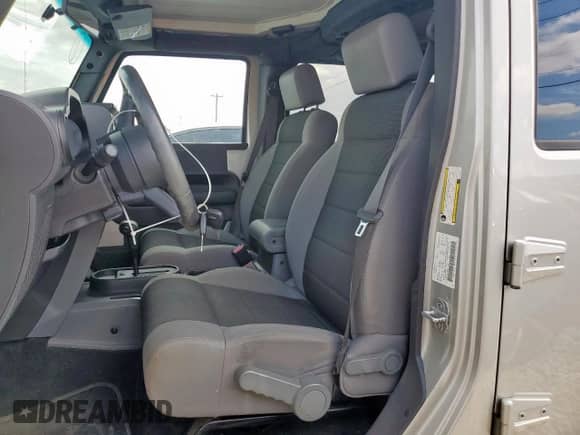 2007 Jeep Wrangler Unlimited X с VIN 1J4GB39107L102102, выставлен на аукционе Copart как лот 82071705 с пробегом 106 044 миль миль и Списание • Salvage title. История ставок и продаж доступна на DreamBid. Изображение 7.