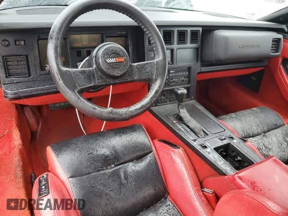 1988 Chevrolet Corvette с VIN 1G1YY3180J5109864, выставлен на аукционе Copart как лот 75040364 с пробегом 167 130 миль миль и Списание • Salvage title. История ставок и продаж доступна на DreamBid. Изображение 8.