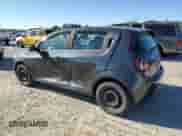 2014 Chevrolet Sonic LT z VIN 1G1JD6SB9E4155908, wystawiony jako Copart lot #61149064 z przebiegiem 62 388 mil mil oraz Szkoda całkowita • Salvage title. Historia ofert i sprzedaży dostępna na DreamBid. Obrazek 2.