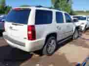2010 Chevrolet Tahoe LTZ z VIN 1GNUCCE04AR277838, wystawiony jako IAAI lot #42854131 z przebiegiem 161 680 mil mil oraz . Historia ofert i sprzedaży dostępna na DreamBid. Obrazek 4.