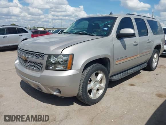 2007 Chevrolet Suburban LS z VIN 1GNFC16097J338927, wystawiony jako IAAI lot #43359757 z przebiegiem 159 189 mil mil oraz . Historia ofert i sprzedaży dostępna na DreamBid. Obrazek 2.