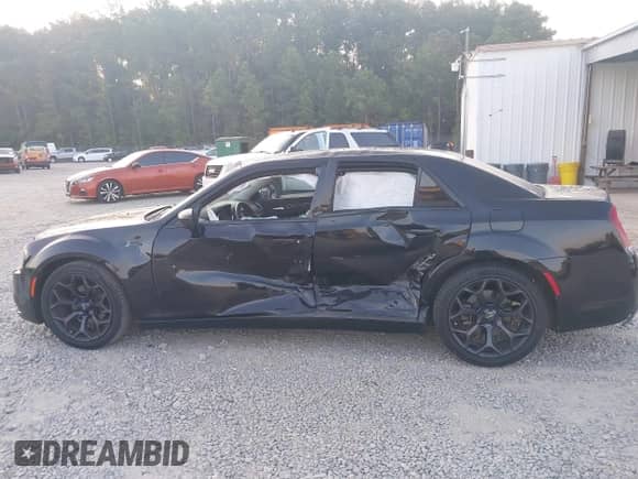 2019 Chrysler 300 Touring с VIN 2C3CCAAGXKH747274, выставлен на аукционе IAAI как лот 43040248 с пробегом 93 437 миль миль и . История ставок и продаж доступна на DreamBid. Изображение 14.