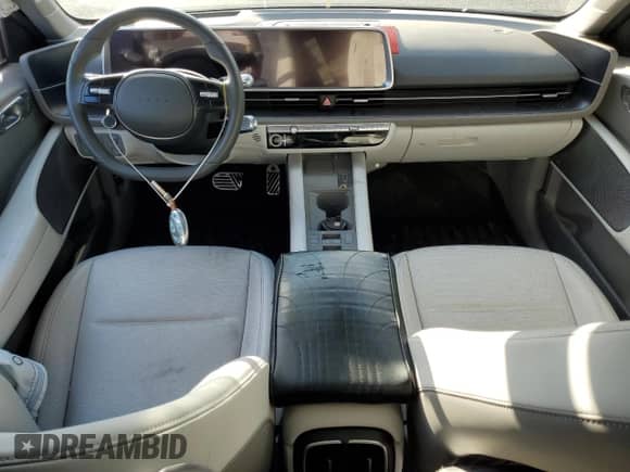 2024 Hyundai Ioniq 6 Limited z VIN KMHM54ACXRA073382, wystawiony jako Copart lot #70262115 z przebiegiem Nie podano mil oraz Szkoda całkowita • Salvage title. Historia ofert i sprzedaży dostępna na DreamBid. Obrazek 8.