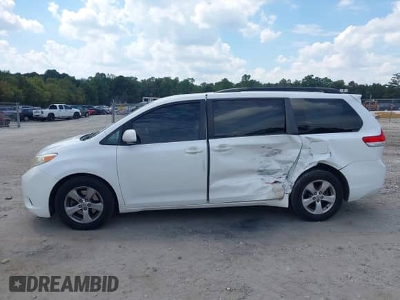 2014 Toyota Sienna LE AAS with VIN 5TDKK3DC5ES475091, listed as a IAAI auction lot 43305414 with 272,696 mi miles and . Bid and sale history available at DreamBid. Image 14.