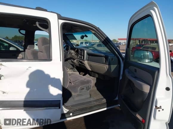 2002 Chevrolet Suburban LT с VIN 3GNEC16T82G291793, выставлен на аукционе IAAI как лот 43386095 с пробегом 243 579 миль миль и . История ставок и продаж доступна на DreamBid. Изображение 5.