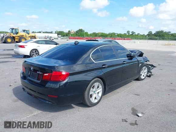 2012 BMW 5 Series 528i xDrive с VIN WBAXH5C56CDW05033, выставлен на аукционе IAAI как лот 42297154 с пробегом Не указан миль и . История ставок и продаж доступна на DreamBid. Изображение 4.