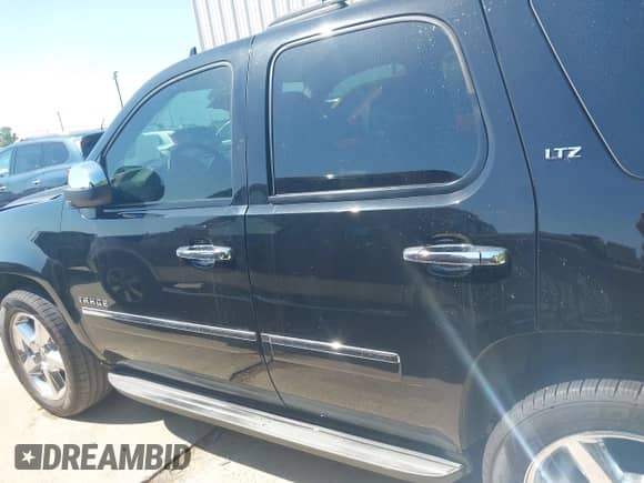 2013 Chevrolet Tahoe LTZ с VIN 1GNSCCE09DR175222, выставлен на аукционе IAAI как лот 42036157 с пробегом 210 866 миль миль и . История ставок и продаж доступна на DreamBid. Изображение 14.