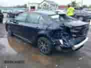 2021 Toyota Camry SE Nightshade z VIN 4T1G11AK8MU585082, wystawiony jako IAAI lot #43245347 z przebiegiem 88 301 mil mil oraz . Historia ofert i sprzedaży dostępna na DreamBid. Obrazek 3.