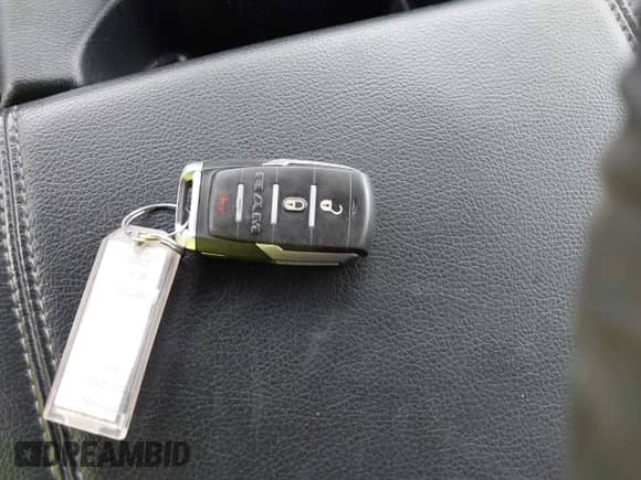 2023 Ram 1500 Big Horn z VIN 1C6RREFT4PN585312, wystawiony jako IAAI lot #41560063 z przebiegiem 45 796 mil mil oraz . Historia ofert i sprzedaży dostępna na DreamBid. Obrazek 11.