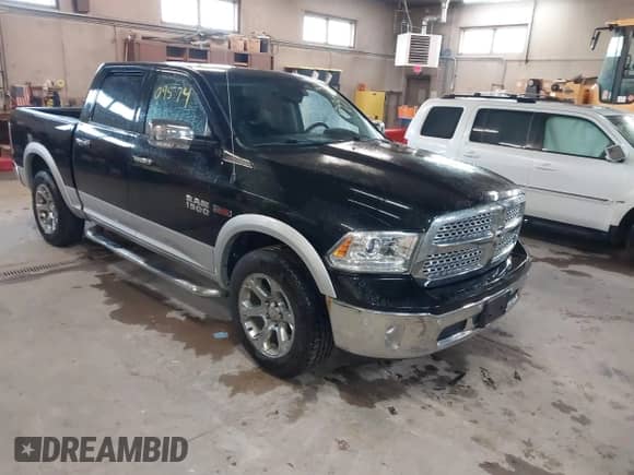 2014 Ram 1500 Laramie z VIN 1C6RR7NM2ES476528, wystawiony jako IAAI lot #42309574 z przebiegiem 150 307 mil mil oraz . Historia ofert i sprzedaży dostępna na DreamBid. Obrazek 1.