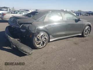 2023 Hyundai Ioniq 6 SEL z VIN KMHM34AA7PA032189, wystawiony jako Copart lot #71499803 z przebiegiem 2 848 mil mil oraz . Historia ofert i sprzedaży dostępna na DreamBid. Obrazek 3.