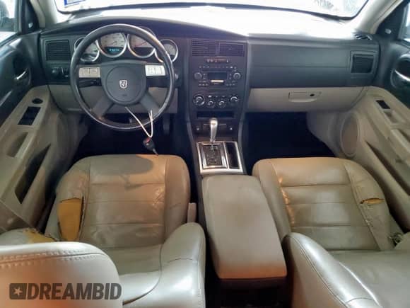2005 Dodge Magnum RT with VIN 2D4GV58215H676806, listed as a Copart auction lot 69137735 with 185,807 mi miles and Salvage title. Bid and sale history available at DreamBid. Image 8.