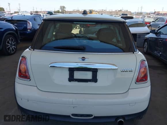 2010 MINI Hardtop с VIN WMWMF3C51ATZ25361, выставлен на аукционе IAAI как лот 42406652 с пробегом 70 593 миль миль и . История ставок и продаж доступна на DreamBid. Изображение 16.