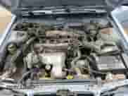 1991 Toyota Camry DLX z VIN 4T1SV21EXMU352321, wystawiony jako Copart lot #62889595 z przebiegiem 171 990 mil mil oraz Czysty tytuł • Clean title. Historia ofert i sprzedaży dostępna na DreamBid. Obrazek 11.