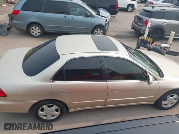 2000 Honda Accord EX z VIN JHMCG5657YC031876, wystawiony jako IAAI lot #42393311 z przebiegiem 207 937 mil mil oraz . Historia ofert i sprzedaży dostępna na DreamBid. Obrazek 13.