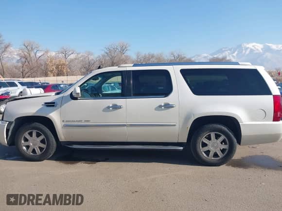 2007 Cadillac Escalade ESV с VIN 1GYFK66827R396002, выставлен на аукционе IAAI как лот 41333363 с пробегом 166 278 миль миль и . История ставок и продаж доступна на DreamBid. Изображение 15.