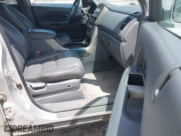 2006 Honda Pilot EX-L z VIN 5FNYF28576B011097, wystawiony jako IAAI lot #42669917 z przebiegiem 327 851 mil mil oraz . Historia ofert i sprzedaży dostępna na DreamBid. Obrazek 5.