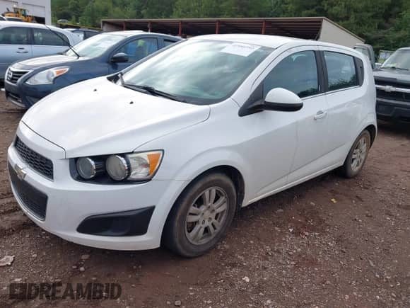 2016 Chevrolet Sonic LT с VIN 1G1JC6SH4G4114256, выставлен на аукционе IAAI как лот 42980392 с пробегом 141 872 миль миль и . История ставок и продаж доступна на DreamBid. Изображение 2.