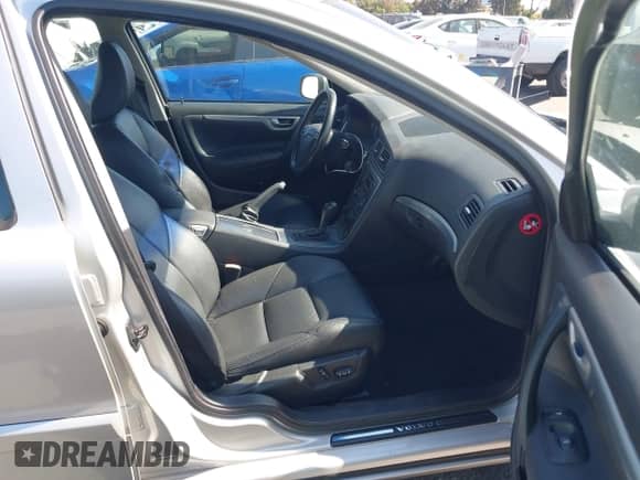 2009 Volvo S60 2.5T with VIN YV1RS592092737620, listed as a IAAI auction lot 42393322 with 232,520 mi miles and . Bid and sale history available at DreamBid. Image 5.
