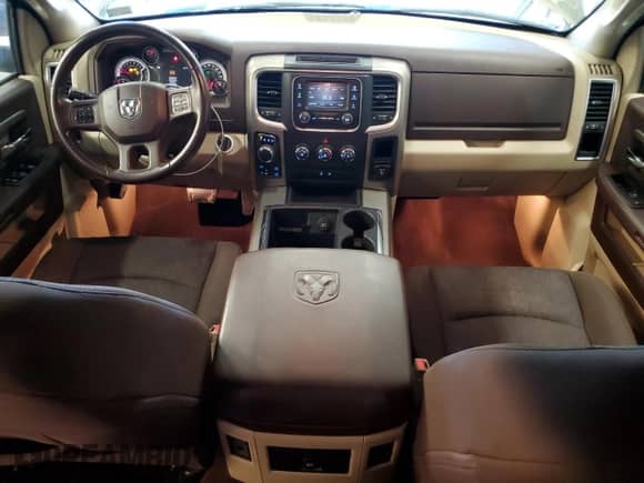 2013 Ram 1500 Big Horn z VIN 1C6RR7LT6DS677499, wystawiony jako Copart lot #80556115 z przebiegiem 219 090 mil mil oraz Czysty tytuł • Clean title. Historia ofert i sprzedaży dostępna na DreamBid. Obrazek 8.